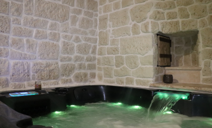 La Tour secrète Jacuzzi & Sauna 2