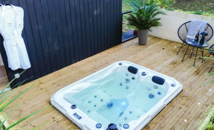 LE LODGE & JACUZZI 3