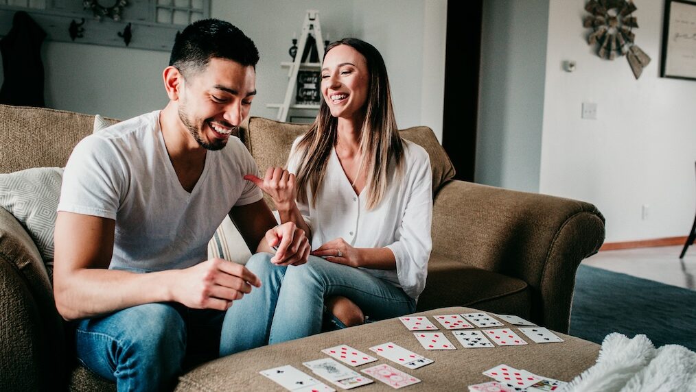 Jeu de couple : 15 idées, du plus léger au plus spicy 😏