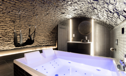 To the Moon & back — love room à Douai