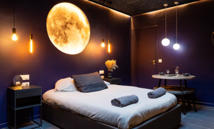 To the Moon & back — love room à Douai