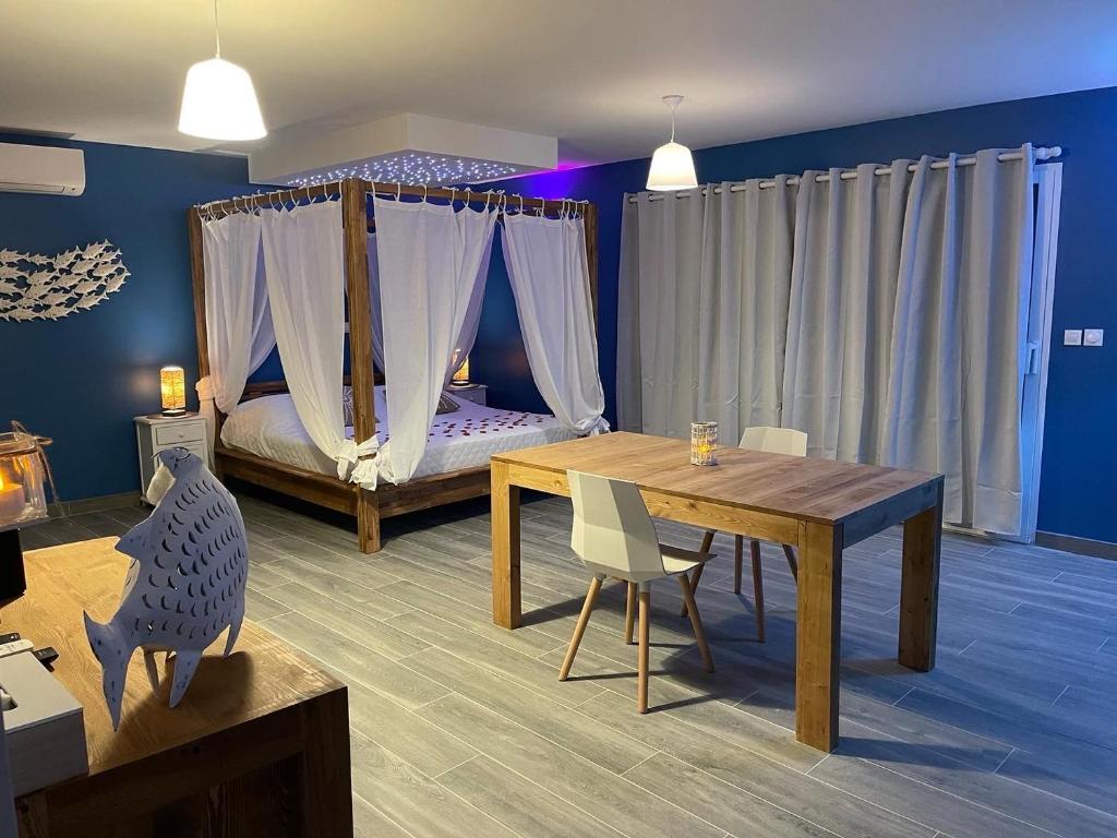 La Paillote Exotique — love room à Beaucaire (18km)