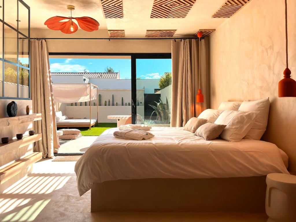 Love in l'Isle Sorgue — love room à L'Isle s.l. S. (20km)