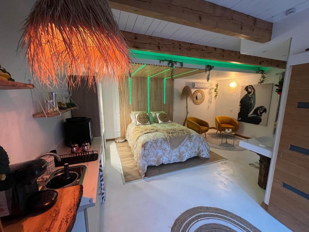 La Romantica — love room à Congéniès (23 km)