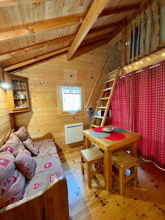 L'Orée des Bornes — love room à Groisy (12km)