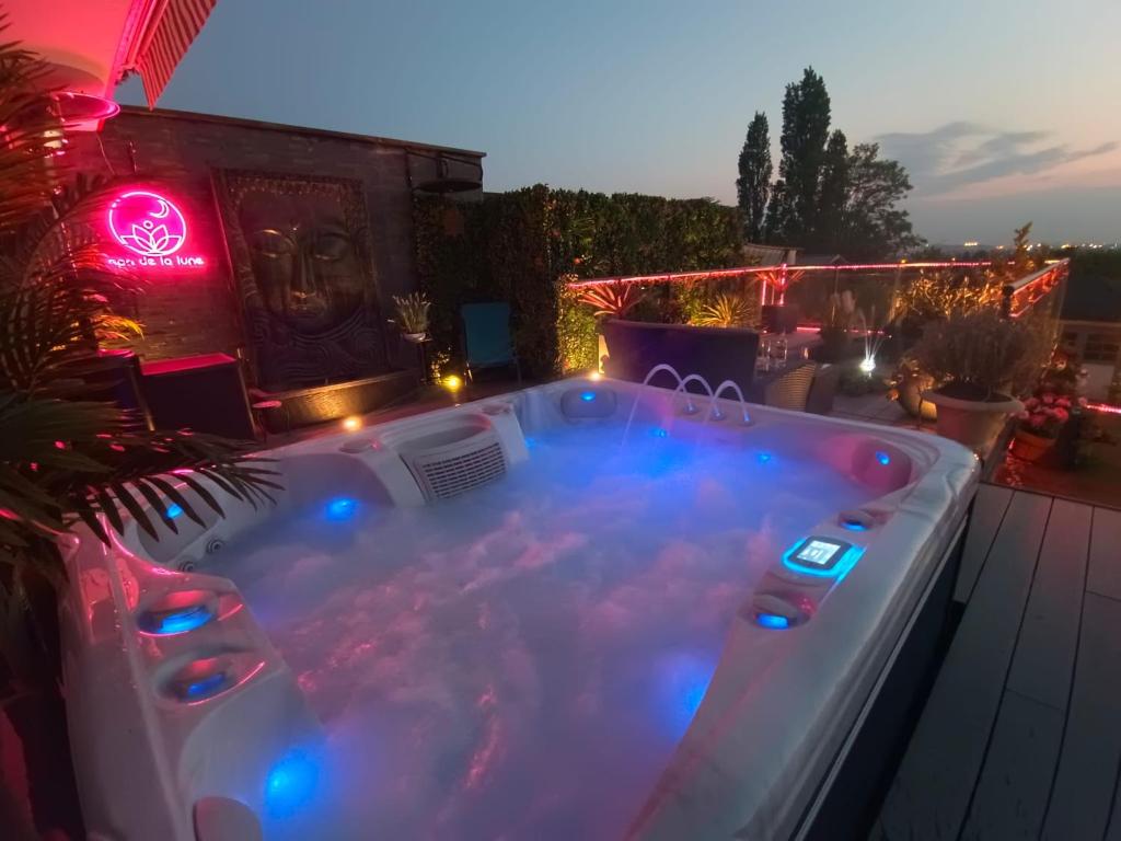 Spa De La Lune — love room à Clichy-sous-Bois