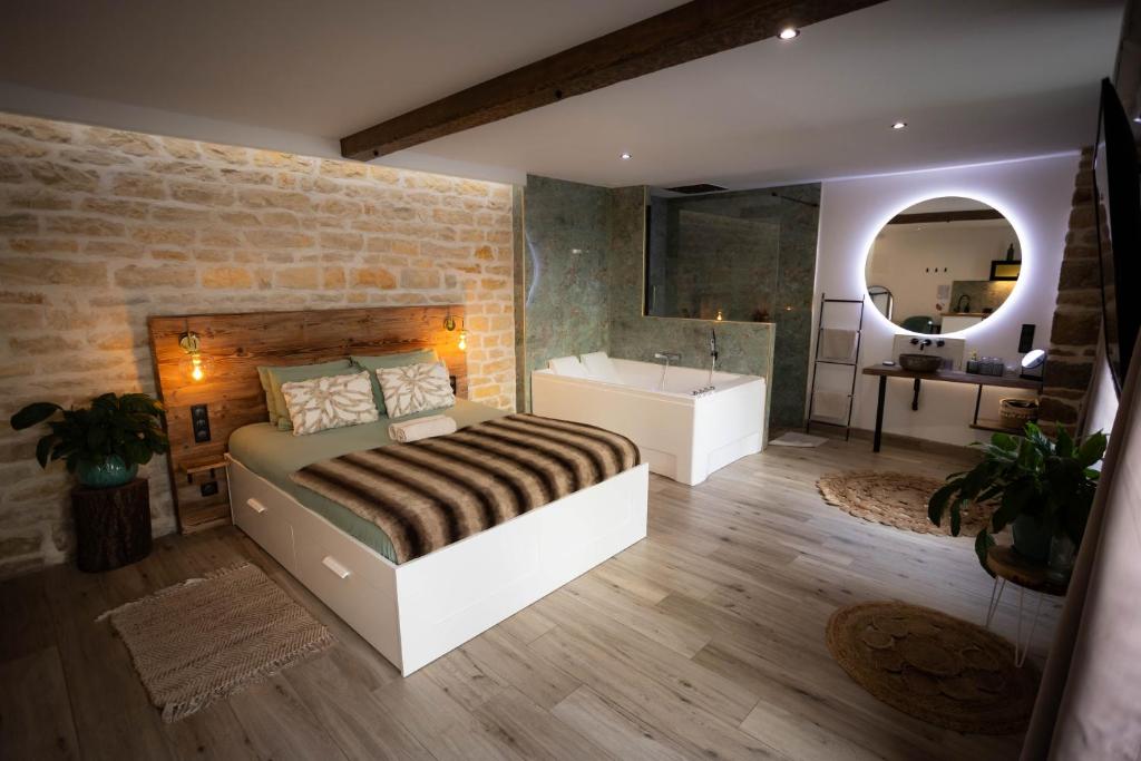Les Jardins Secrets — love room à Dijon