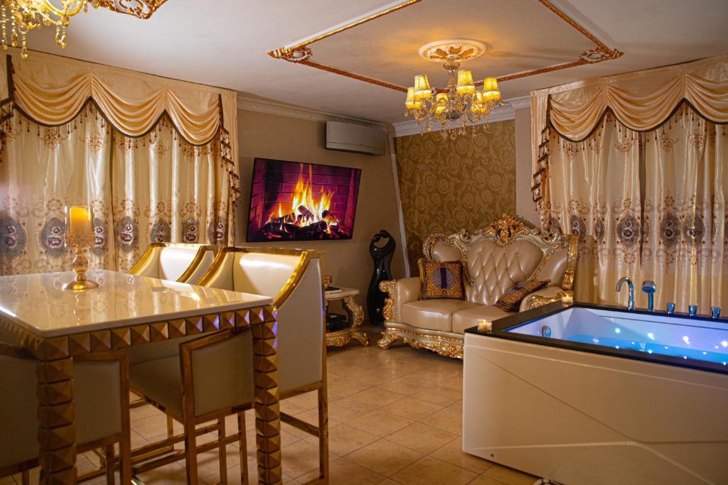 Le Petit Versailles — love room à Vernon