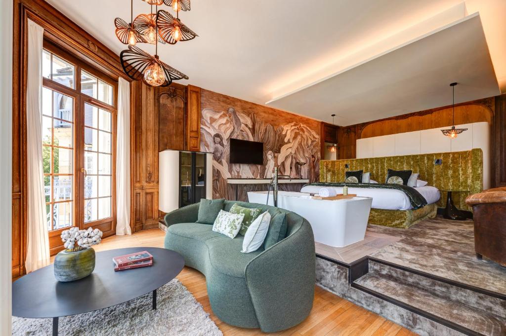Château des Avenières — love room à Cruseilles