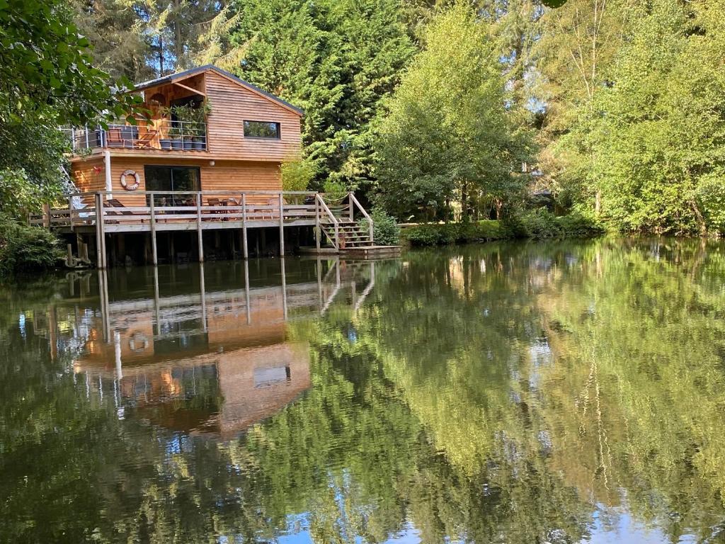 Les Cabanes de Koad'dour — love room à Coglais (15km)