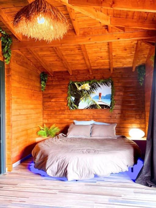 Chalet Tropical — love room à Willems (10km)