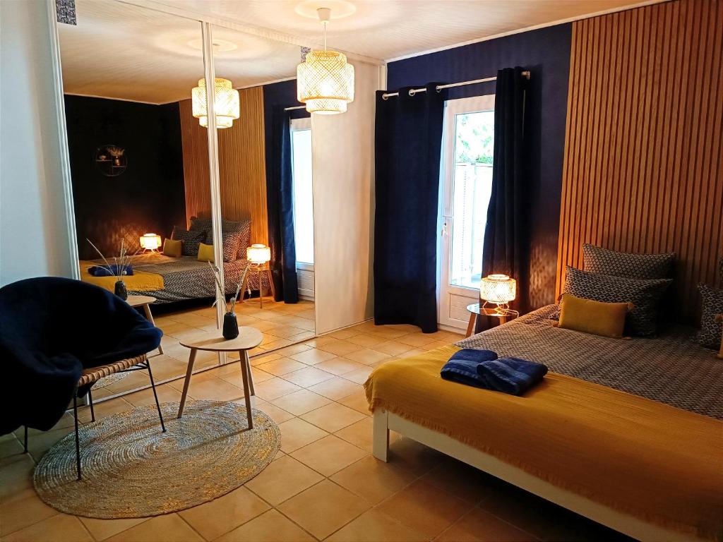Chambre de charme — love room à Poussignac