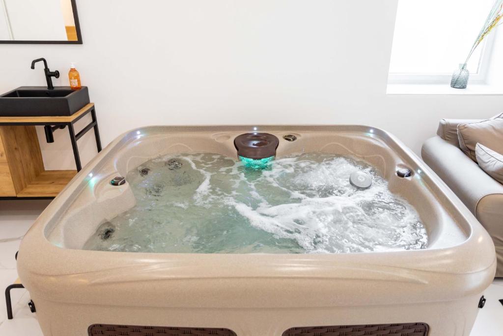 Loft love room jacuzzi — love room à Marseille