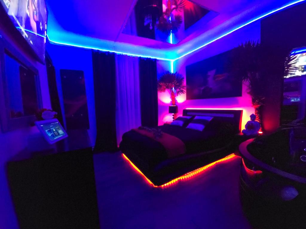The White Home Broadway — love room à Châteauroux