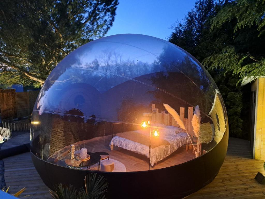 Chambre bulle & spa — love room à St-Branchs (27km)