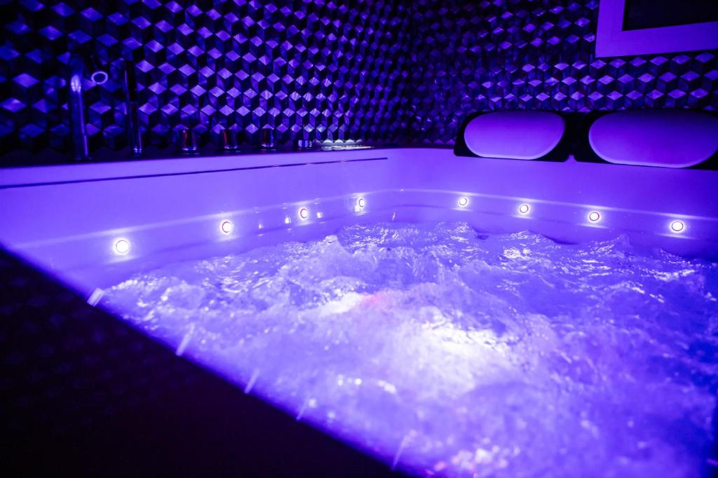 Suite Glamour & Spa — love room à Dijon