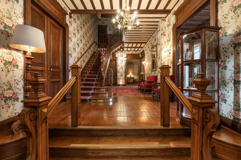 Grand Hôtel Des Templiers — love room à Reims