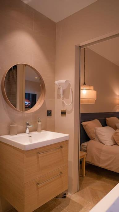 Suite de Luxe — love room à Collobrières (31km)