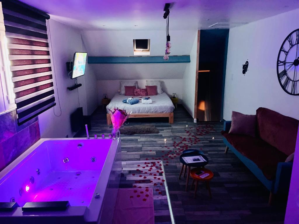 La Bulle de Romance — love room à Tigy (28 km)