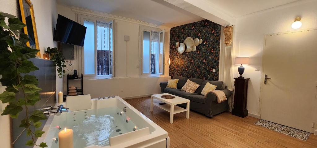 Suite Jacuzzi Prestige — love room à Avignon