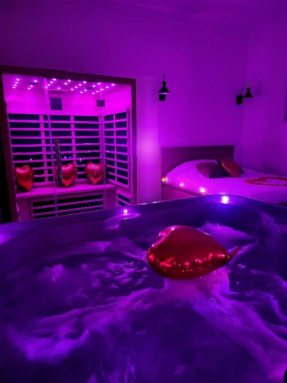Loft love room jacuzzi — love room à Marseille