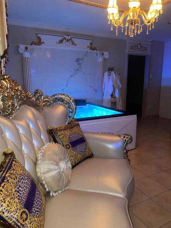 Le Petit Versailles — love room à Vernon