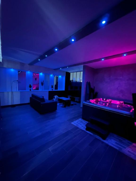 LE 46 — love room à Besançon