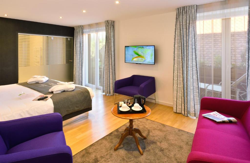 Logis Hotel Le Parc & Spa — love room à Saint-Hippolyte
