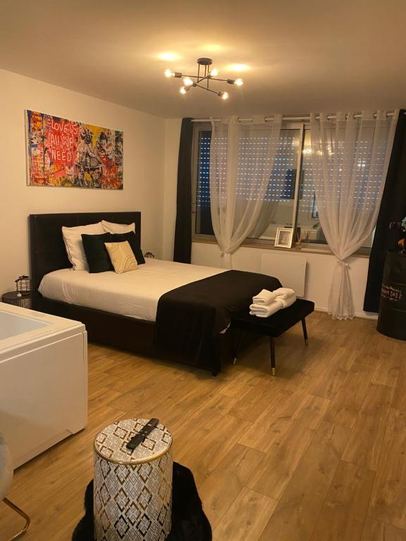 L’appart[é] BLACK — love room à Besançon