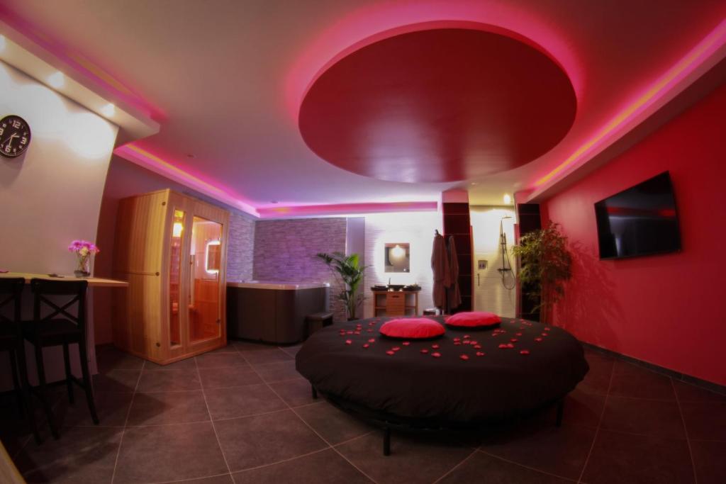 Nuit VIP Spa Sauna Privatif — love room à Plan de Cuques
