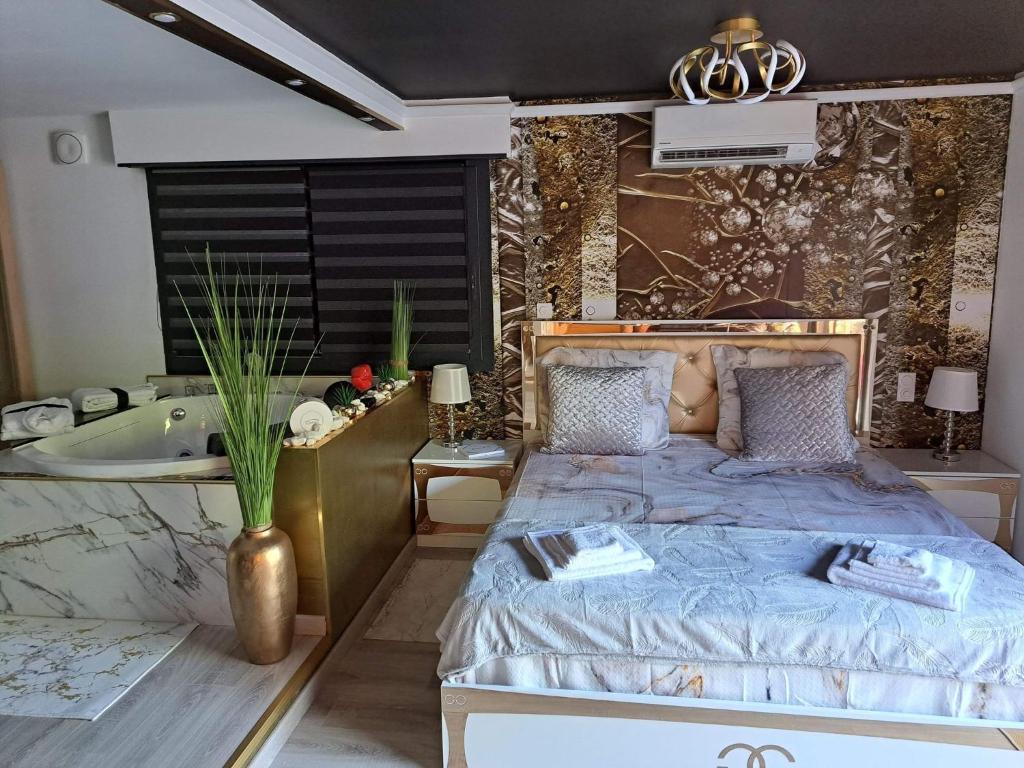 Aurore Suite de charme — love room à L'Isle s.l. S. (20km)