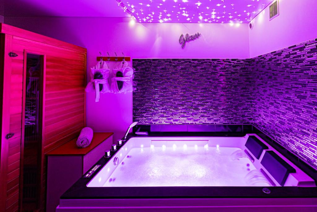 Glamappart Spa — love room à Dijon