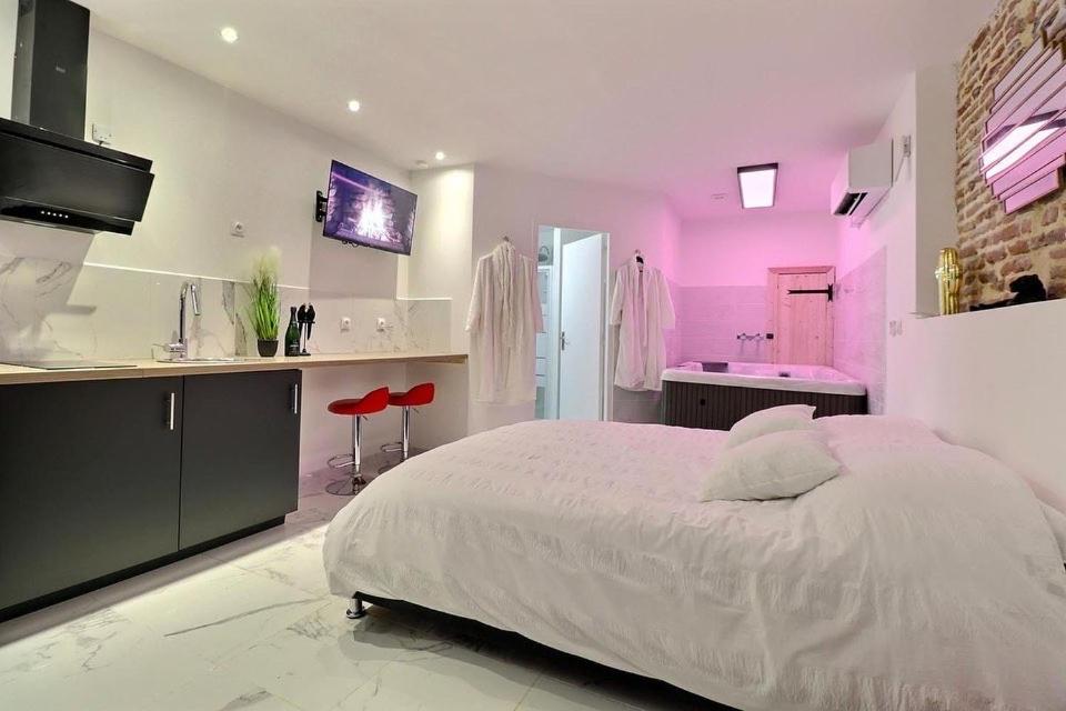 Appartement avec jacuzzi — love room à Montauban