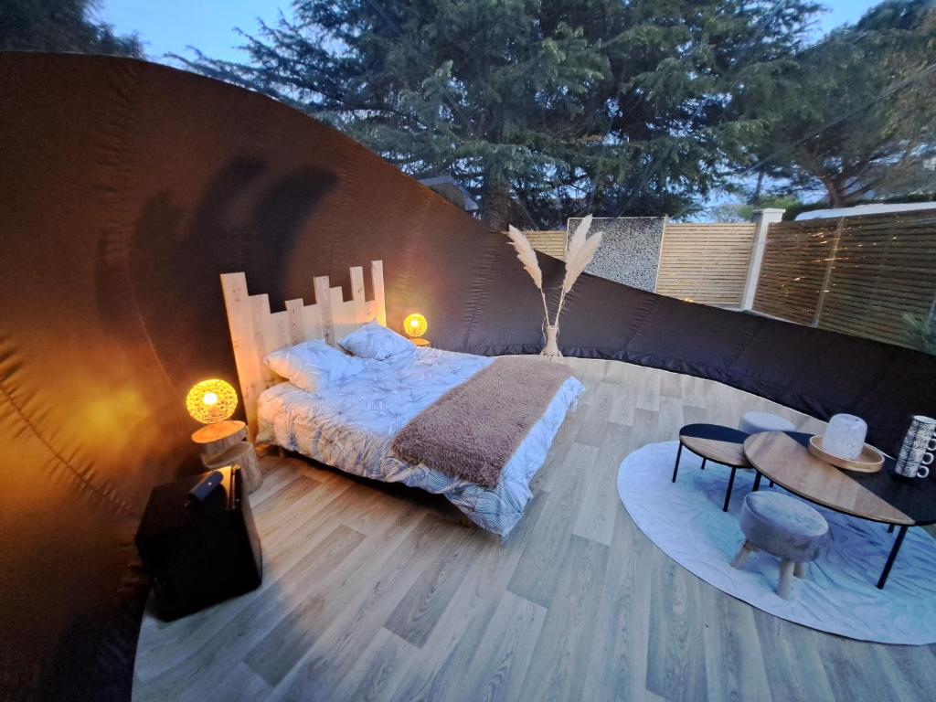 Chambre bulle & spa — love room à St-Branchs (27km)