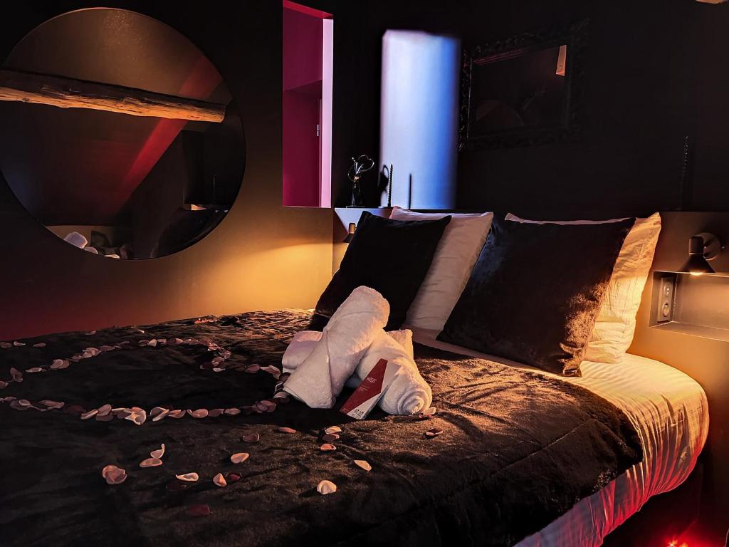 Suite Rouge baiser — love room à Saint-Étienne
