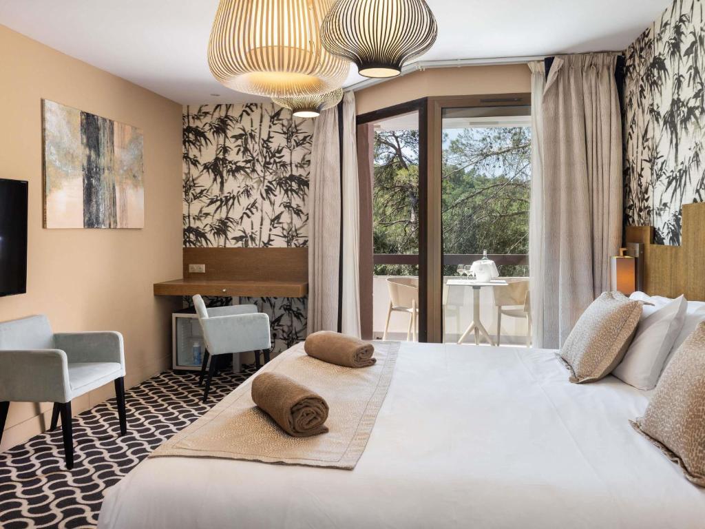 Mercure Brignoles — love room à Brignoles