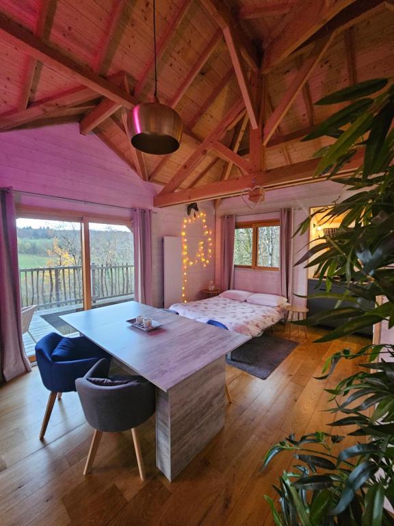 Le château des fées — love room à Illoud