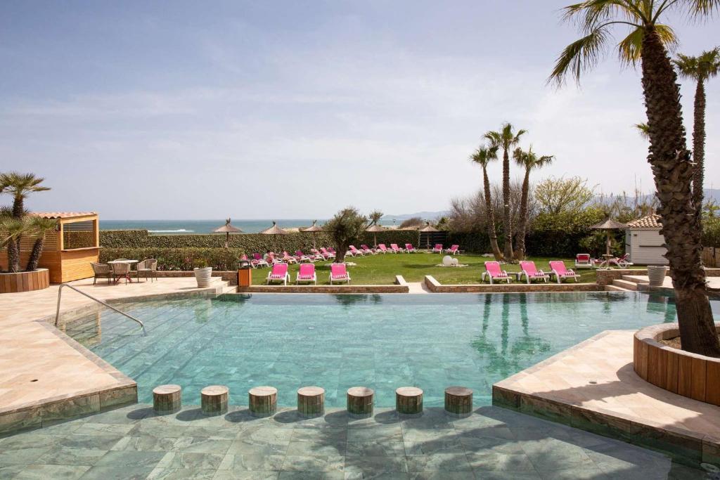 Hôtel Flamants Roses — love room à Canet-en-Roussillon