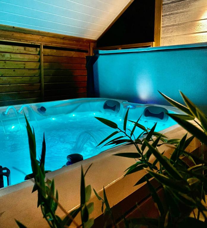Domaine Les 2 Mondes — love room à Gerzat (12km)