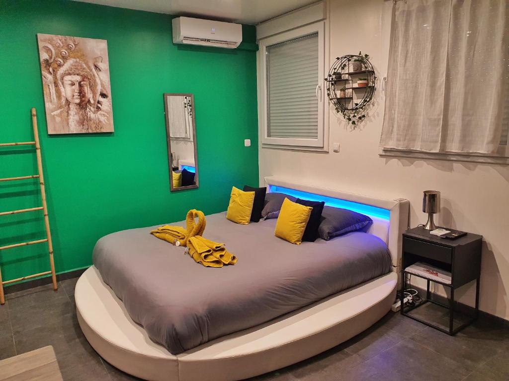 Suite Jacuzzi privatif — love room à Marseille