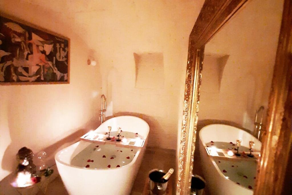 Guernica Apartment — love room à Paris 18