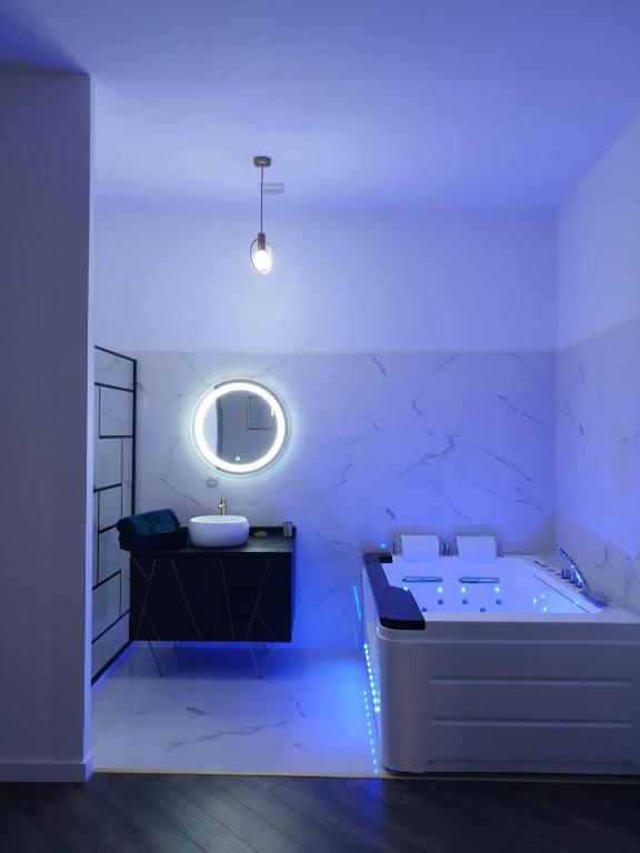 Suite Miro — love room à Perpignan centre