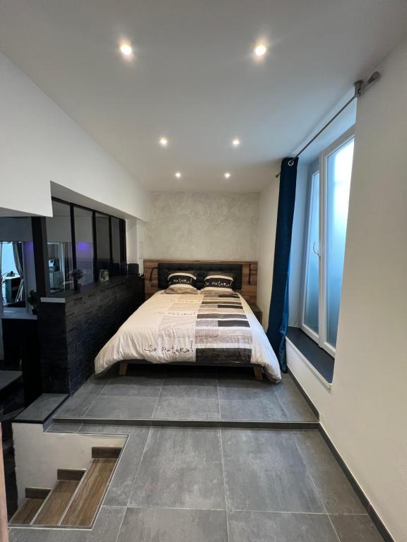 LE 46 — love room à Besançon