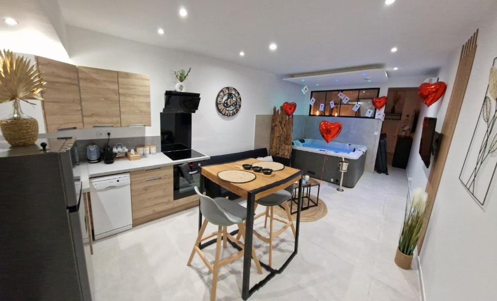 Appartement Spa Monteux — love room à Monteux