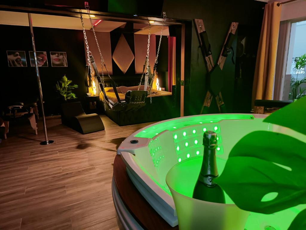 Le Loft des Désirs — love room à Nice