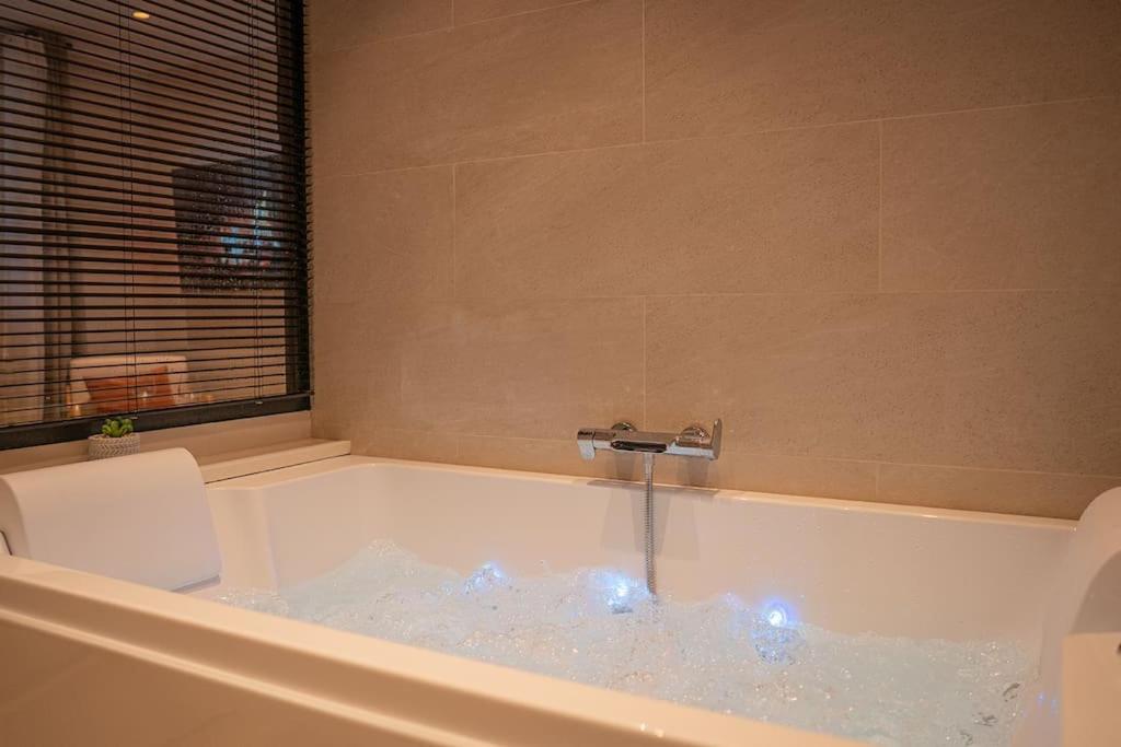 Suite de Luxe — love room à Collobrières (31km)