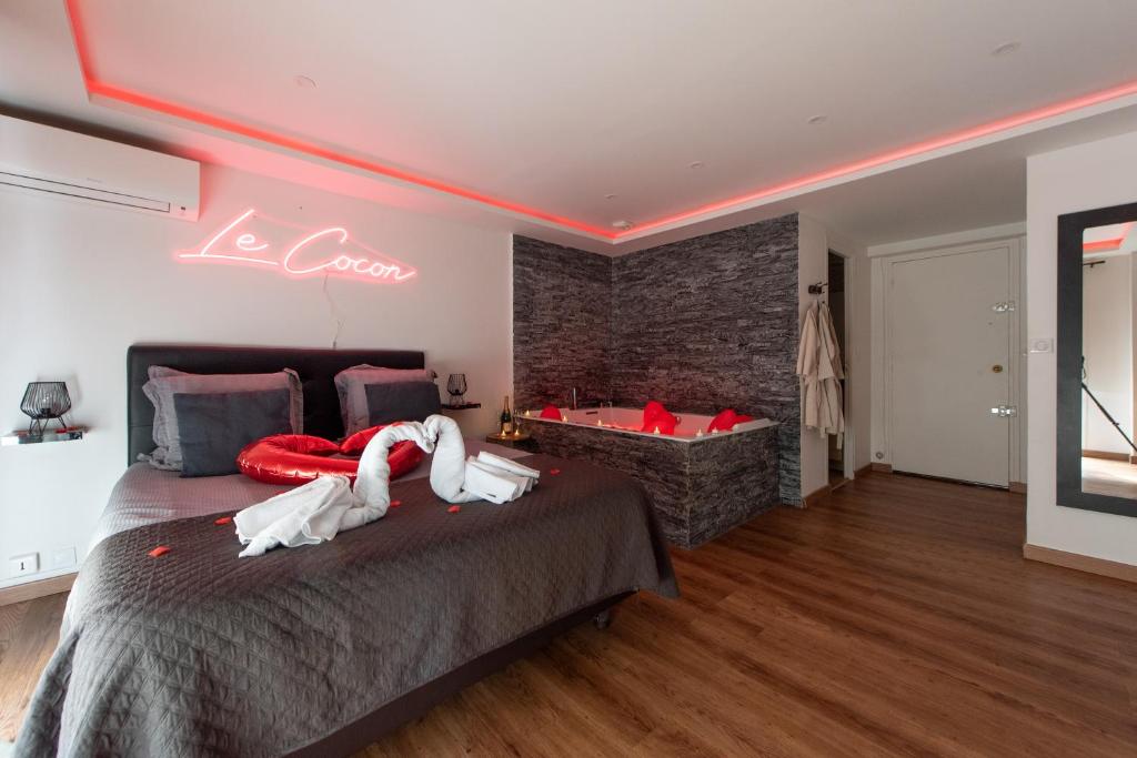 LE COCON — love room à Le Cannet (4km)