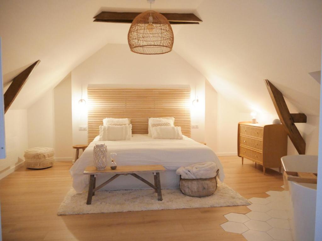 Gîte Il était une fois — love room à Bourgbarre (15km)