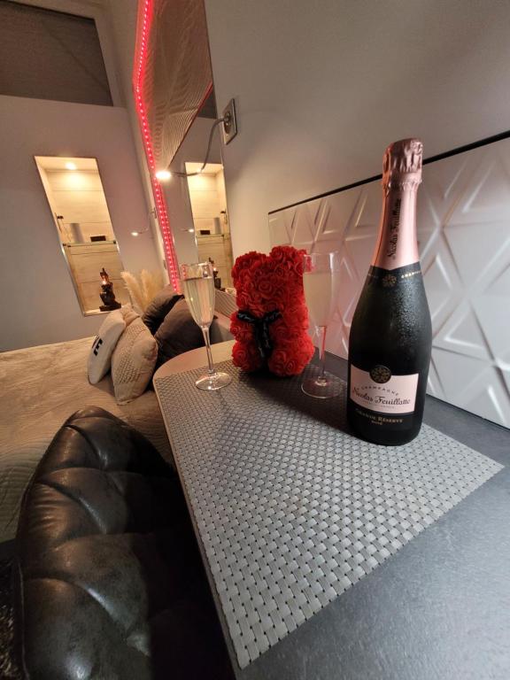 Lounge & Chic Room — love room à Blois