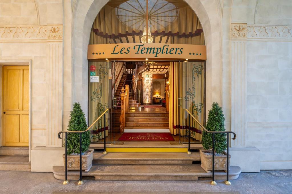 Grand Hôtel Des Templiers — love room à Reims
